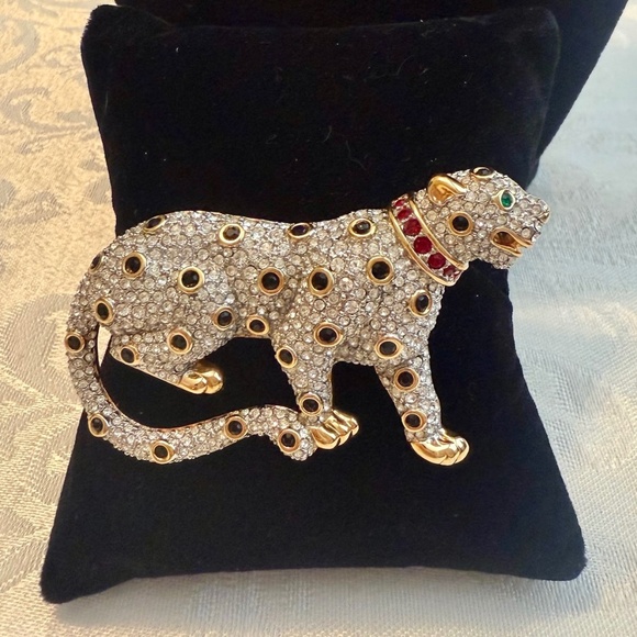 SIGNED SWAROVSKI PAVE' CRYSTAL GOLD LEOPARD PIN ~BROOCH RETIRED RARE